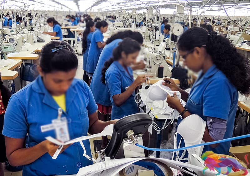 බ්රැන්ඩික්ස් කොරෝනා පොකුර: වෙළෙඳ කලාපයේ කාන්තාවන්ට "අමානුෂික ලෙසින්" සලකන බවට හමුදාවට චෝදනා -BBC