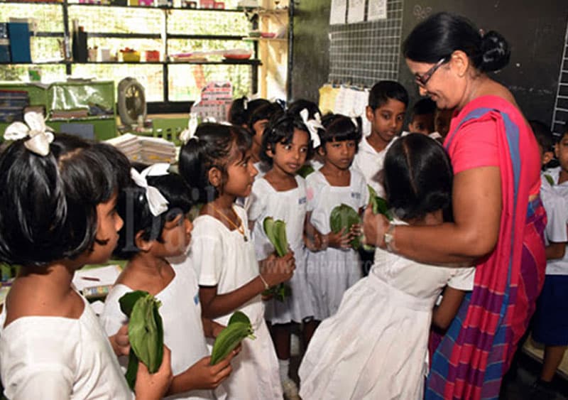 ඡන්දයක් තියන්න පුළුවන් යයි ජනමතයක් සැදීමට ගුරුවරු 2,40,000 ක් පාසල් ගෙන්වීම - කුසල් පෙරේරා