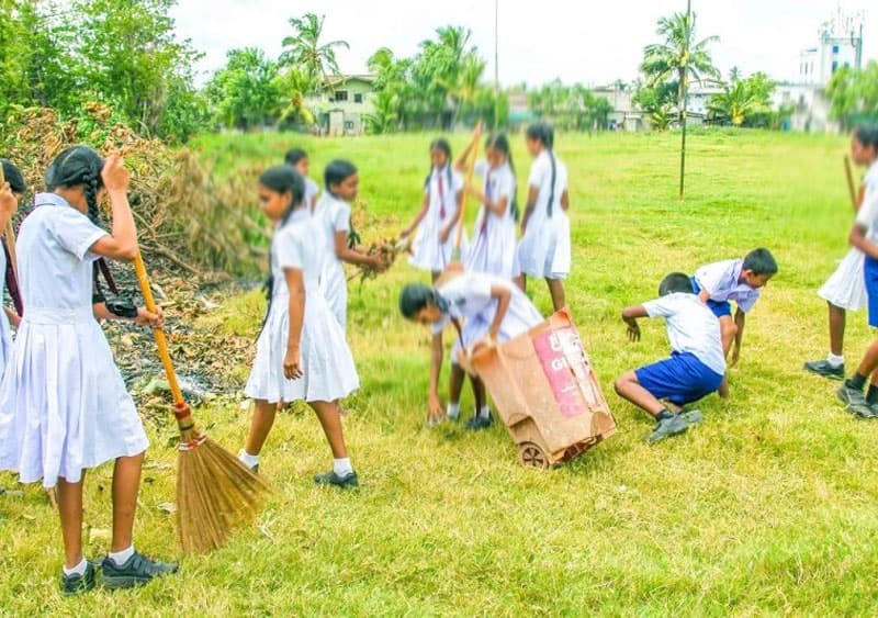 දිවෙන් බත්ඇට ඇහිලවීම හා පොලිසිය ලවා බෑග් පරීක්ෂා කිරීම -(අජිත් පැරකුම් ජයසිංහ)