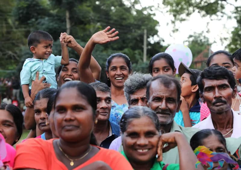 මහජන ව්යවස්ථාවක් සඳහා ජනමත විචාරණයක් ඉල්ලති