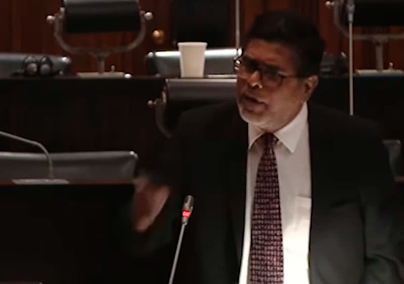 බලහත්කාරයෙන් කෝවිඩ් මළසිරුරු පුළුස්සා දැමීම ගැන පරීක්ෂණයක් ඉල්ලයි