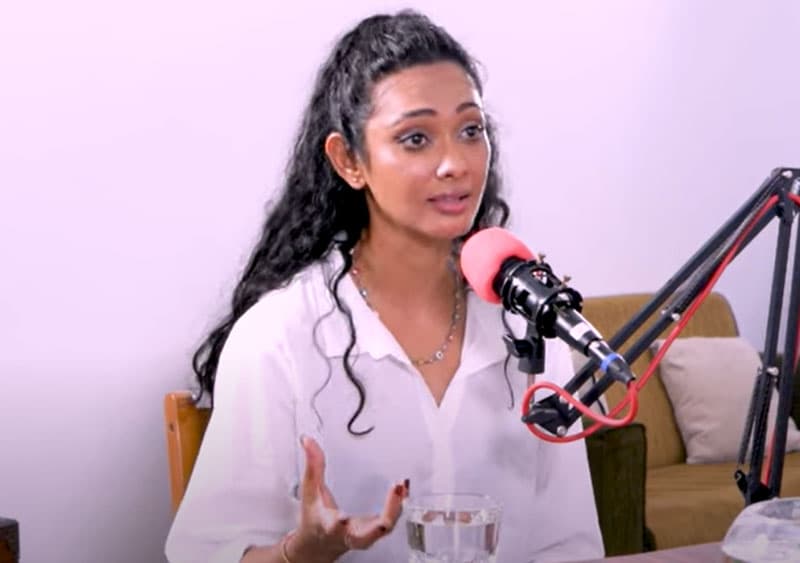 යුරේනිගේ xxx නොවන සෙක්සි කතාවක් ! (වීඩියෝ)