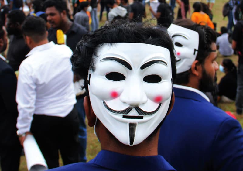 අරගලයේ පරාජිතයෝ - එරන්ද ගිනිගේ