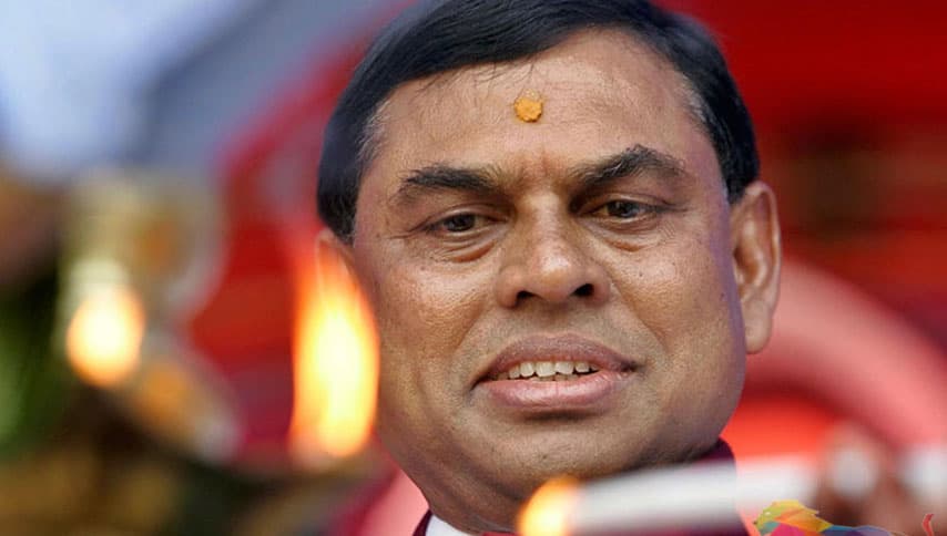 බැසිල් අත්අඩංගුවට ගන්න කොටුවෙන් රතු වරෙන්තු
