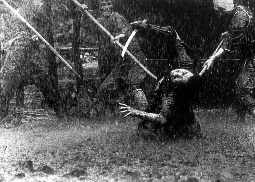 seven samurai 1954 007 man caught in rain and mud