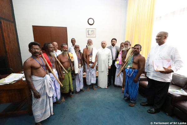ආදිවාසී නායකයින් අගමැතිවරයා සමග
