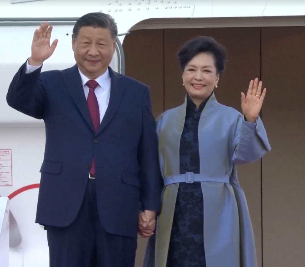 Xi Arrives Macau with wife 1028x900