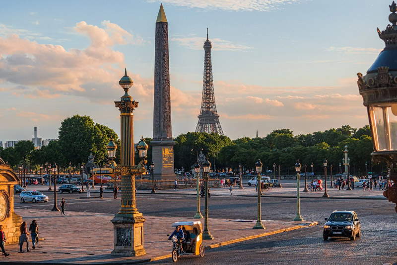 atractive palce in paris