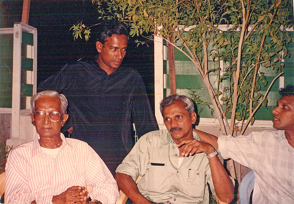 මහැදුරු සරච්චන්ද් රයන් සහ ධනපාල බෝගොඩ සමග