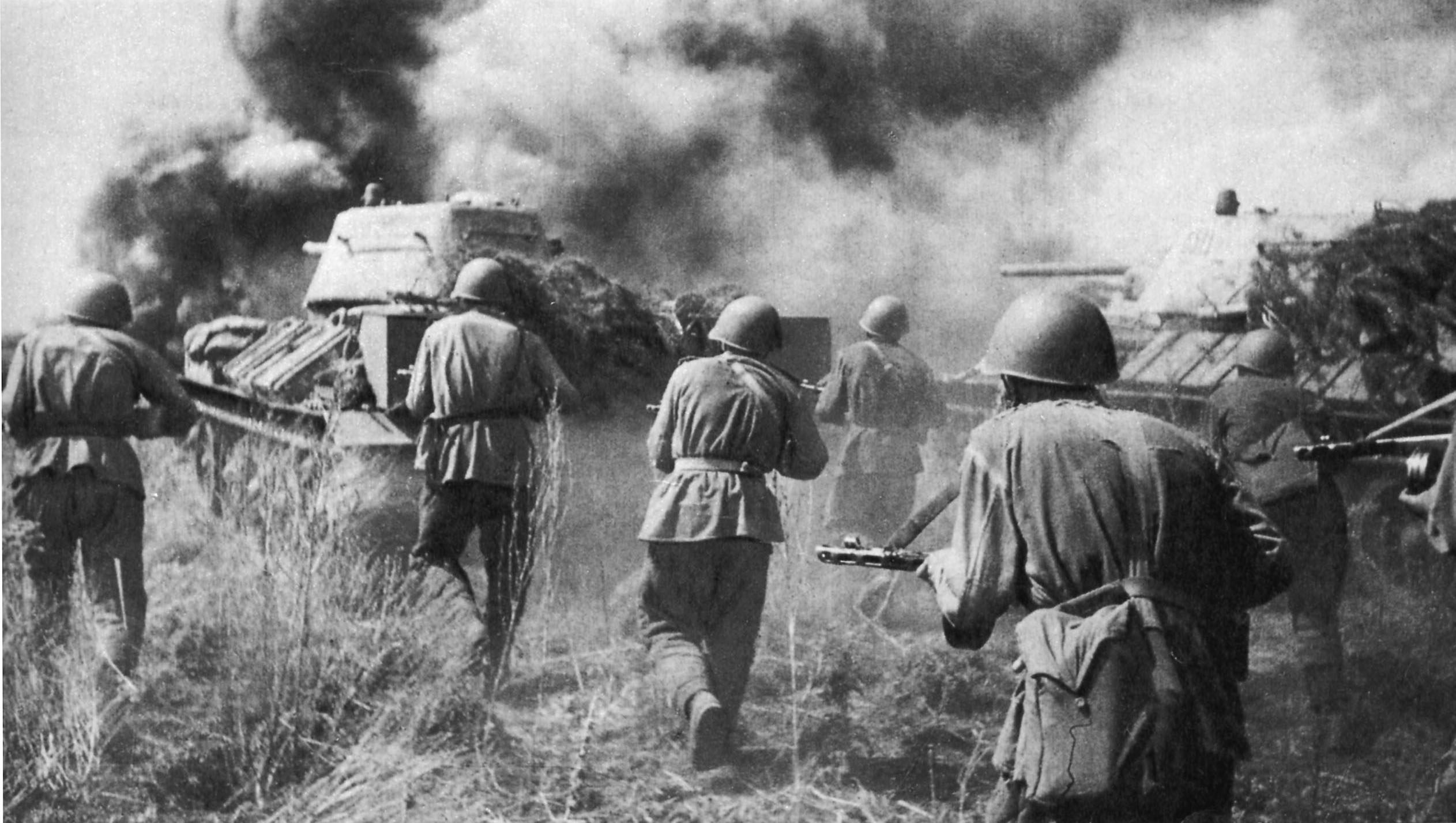 Советские танки атакуют. Район Прохоровки. 12. июля 1943 г.