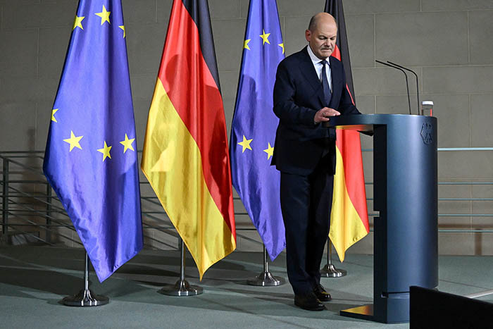 German Chancellor Olaf Scholz attends a media briefing at the Chancellery after sacking Finance Minister Christian Lindner following a meeting with the heads of the so-called "Traffic Light Coalition" of the Social Democratic Party (SPD), the Greens and Lindner's Free Democratic Party (FDP), in Berlin, Germany, November 6, 2024. REUTERS/Annegret Hilse