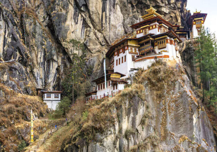 taktshang goemba temple cliff mo 850x595