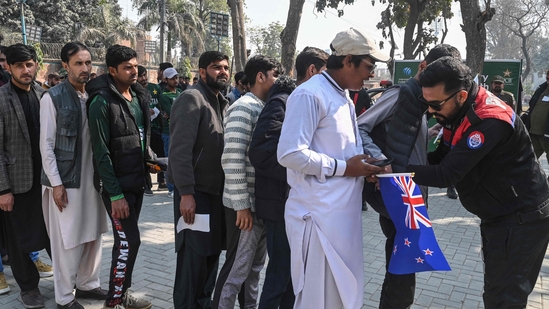 CRICKET PAK NZL ODI 41 1740450548024 1740450561084