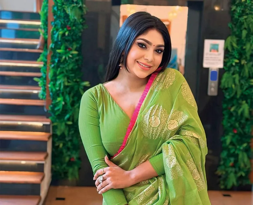 Nayomi1 860x700.jpg