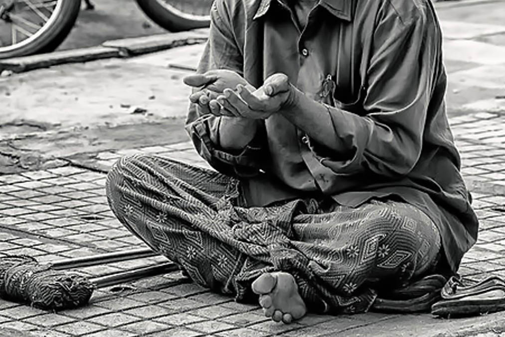 Begging Mumbai Streets