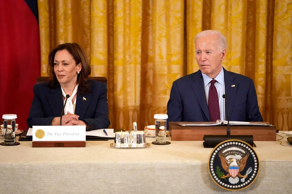 BIDEN HARRIS AP