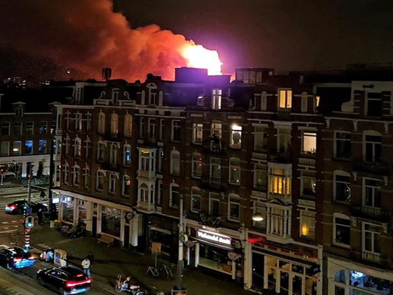 2026 01 01T033043Z 2026919037 RC23SIAPVHB0 RTRMADP 3 NETHERLANDS FIRE 2026 01 02 01 11 57