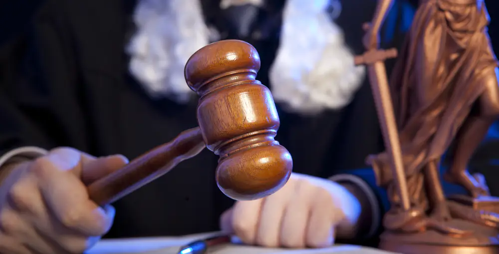 judge wig gavel