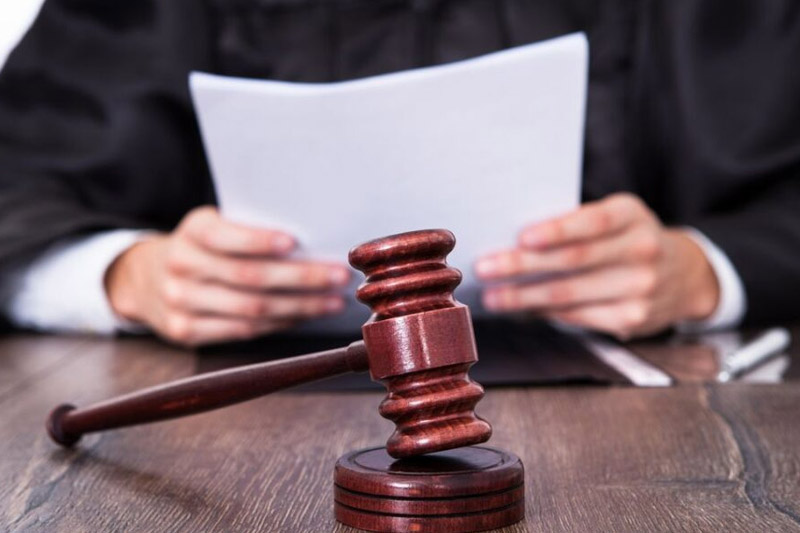 court lowyer 260731