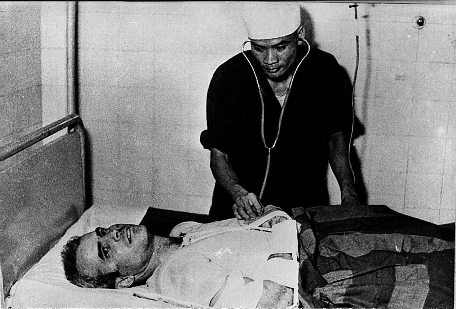 mccain prisoner of war