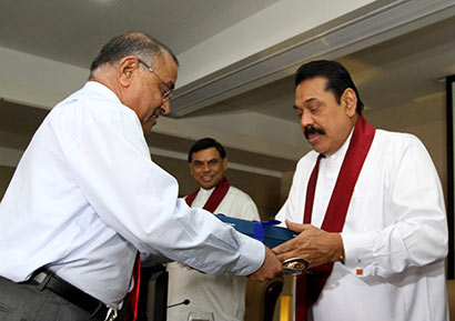 p b jayasundara with president mahinda rajapaksa
