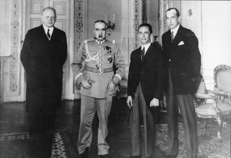 Bundesarchiv Bild 183 B0527 0001 293 Warschau Empfang Goebbels bei Marschall Pilsudski 768x524
