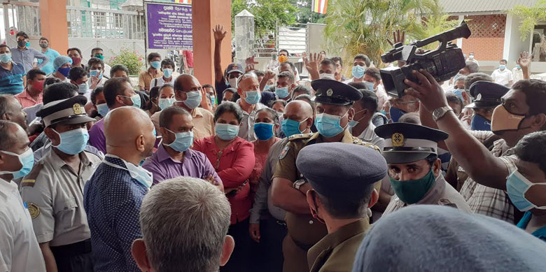 Protest Against Kurunegala Teaching Hospital Director Sarath Weerabandara
