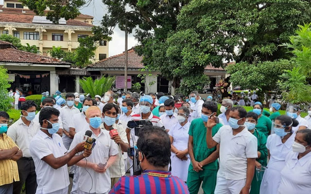 Health workers on token strike 8
