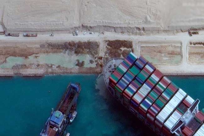 1616992968 ship stuck in Suez Canal L