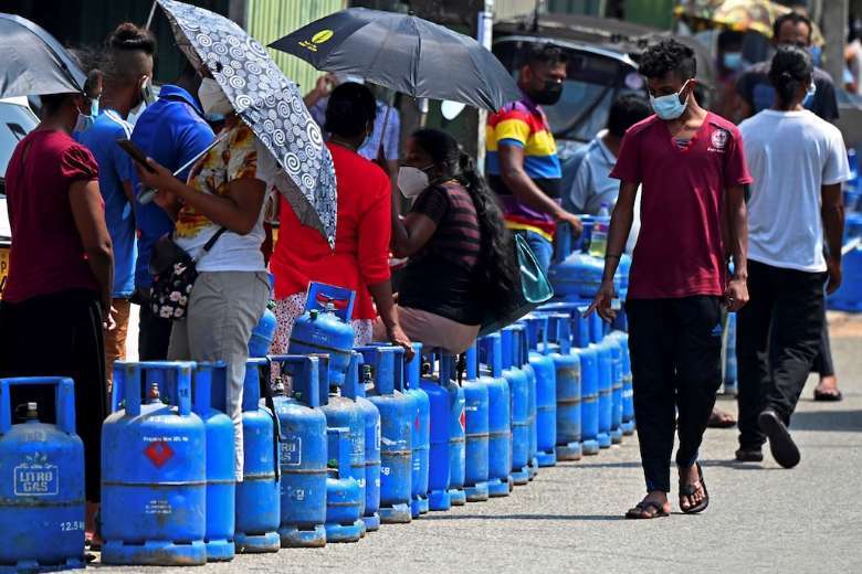 long queues for gas and filling stations in sri lanka 623049e424d16 600