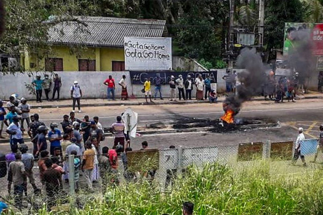 1651121665 Rambukkana police shooting during protest L
